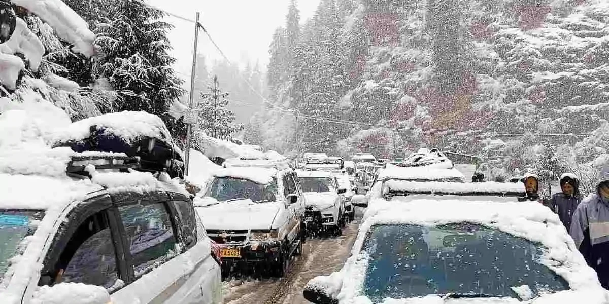 पहाड़ों पर बर्फ का कहर